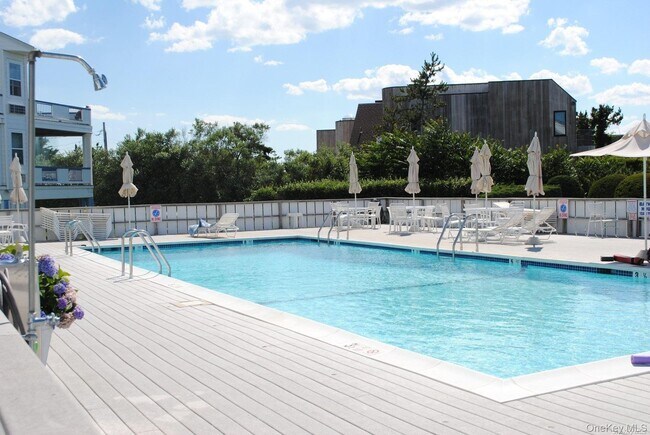 Building Photo - 250 Dune Rd