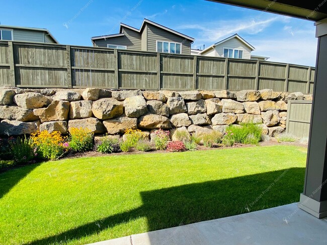 Building Photo - Bright & Spacious SE Bend Retreat with Vau...