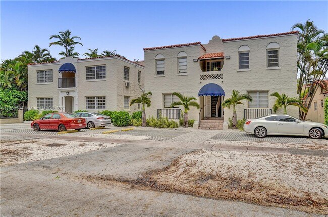 Building Photo - 935 Catalonia Ave