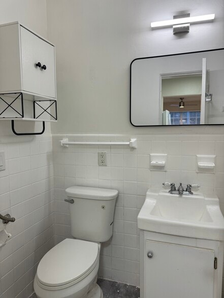Building Photo - 217 SW 11th Ct