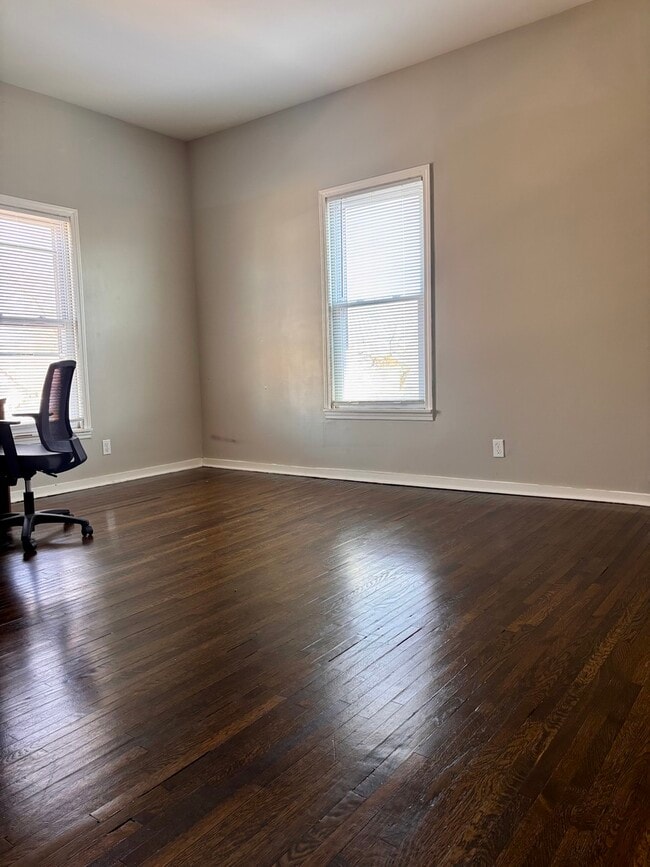 Building Photo - 620 Oneida St