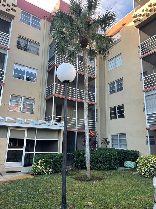 Building Photo - 404 NW 68th Ave