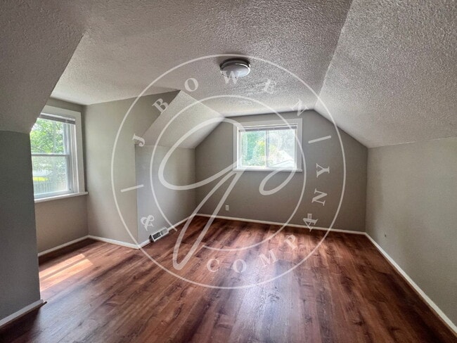 Building Photo - "Charming 4-Bed Home with Finished Basemen...