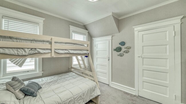 Building Photo - 120 N Newport Ave