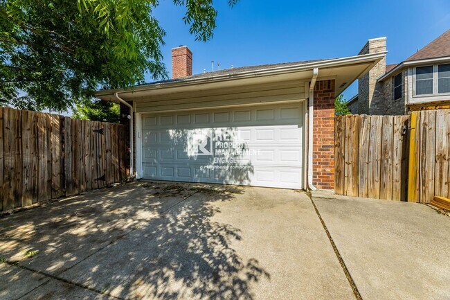 Building Photo - Recently Updated Plano Property with Modern Features and Serene Surroundings