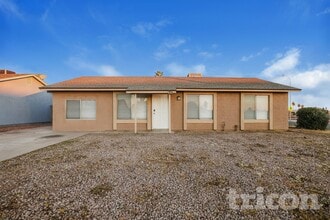 Building Photo - 904 W Yale Dr