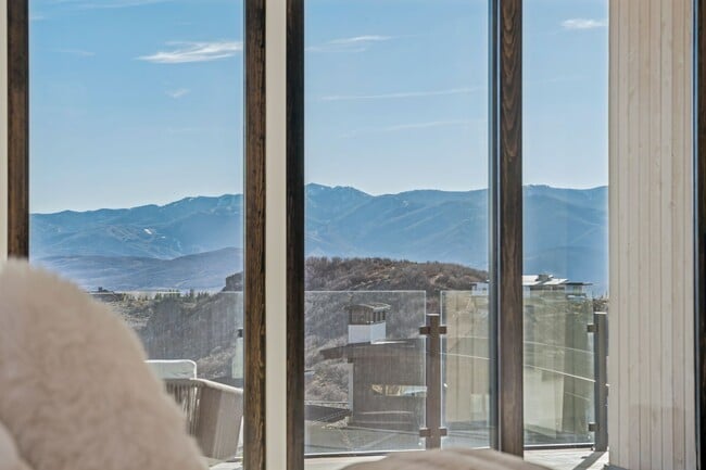 Building Photo - 3404 Wapiti Cyn Rd