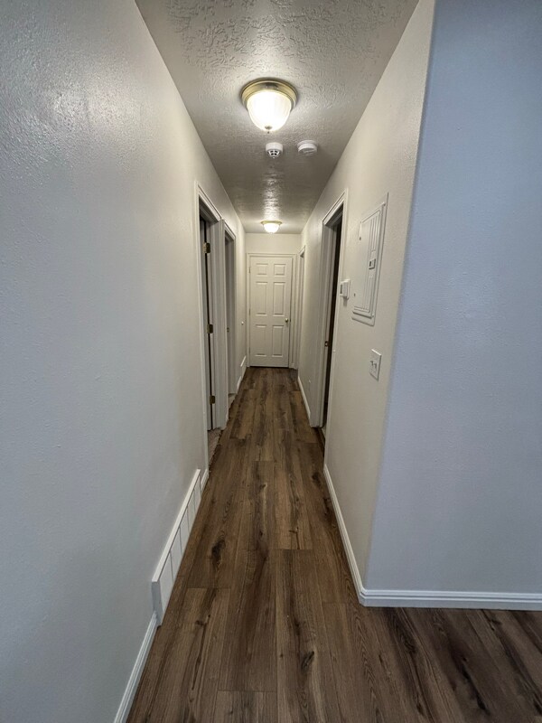 Building Photo - 19 E 400 S St