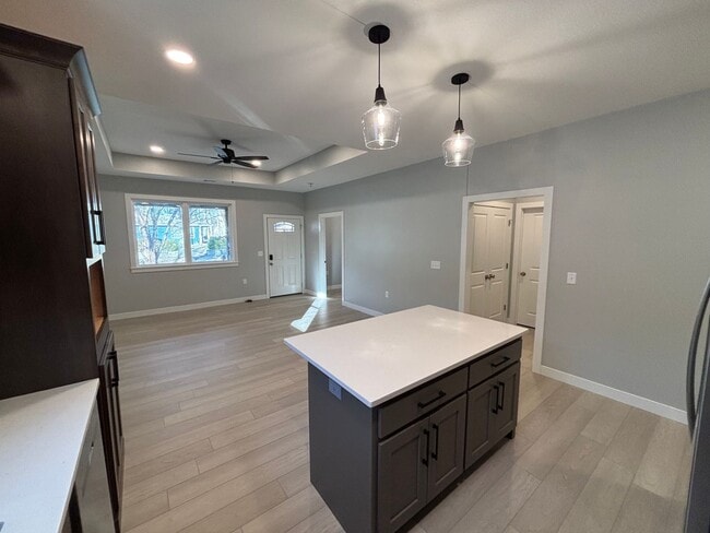 Building Photo - Stunning New Build in Central Manhattan! Available NOW!