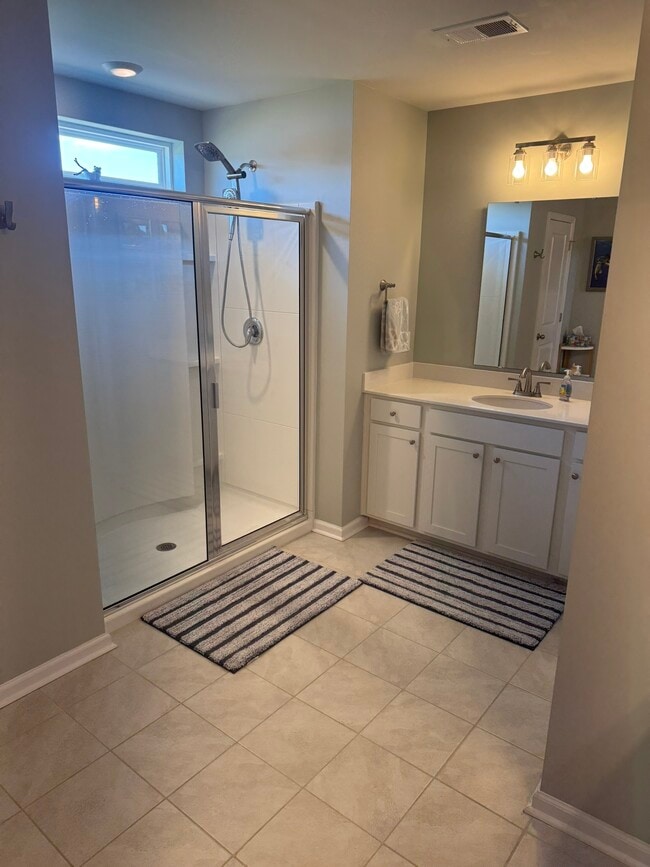 Building Photo - 135 Airy Dr