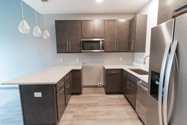 Building Photo - 576 E Third St