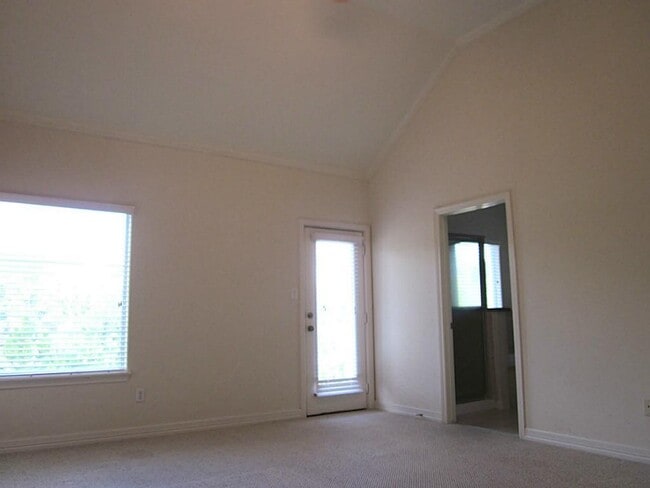 Building Photo - 16020 Fountainview Dr