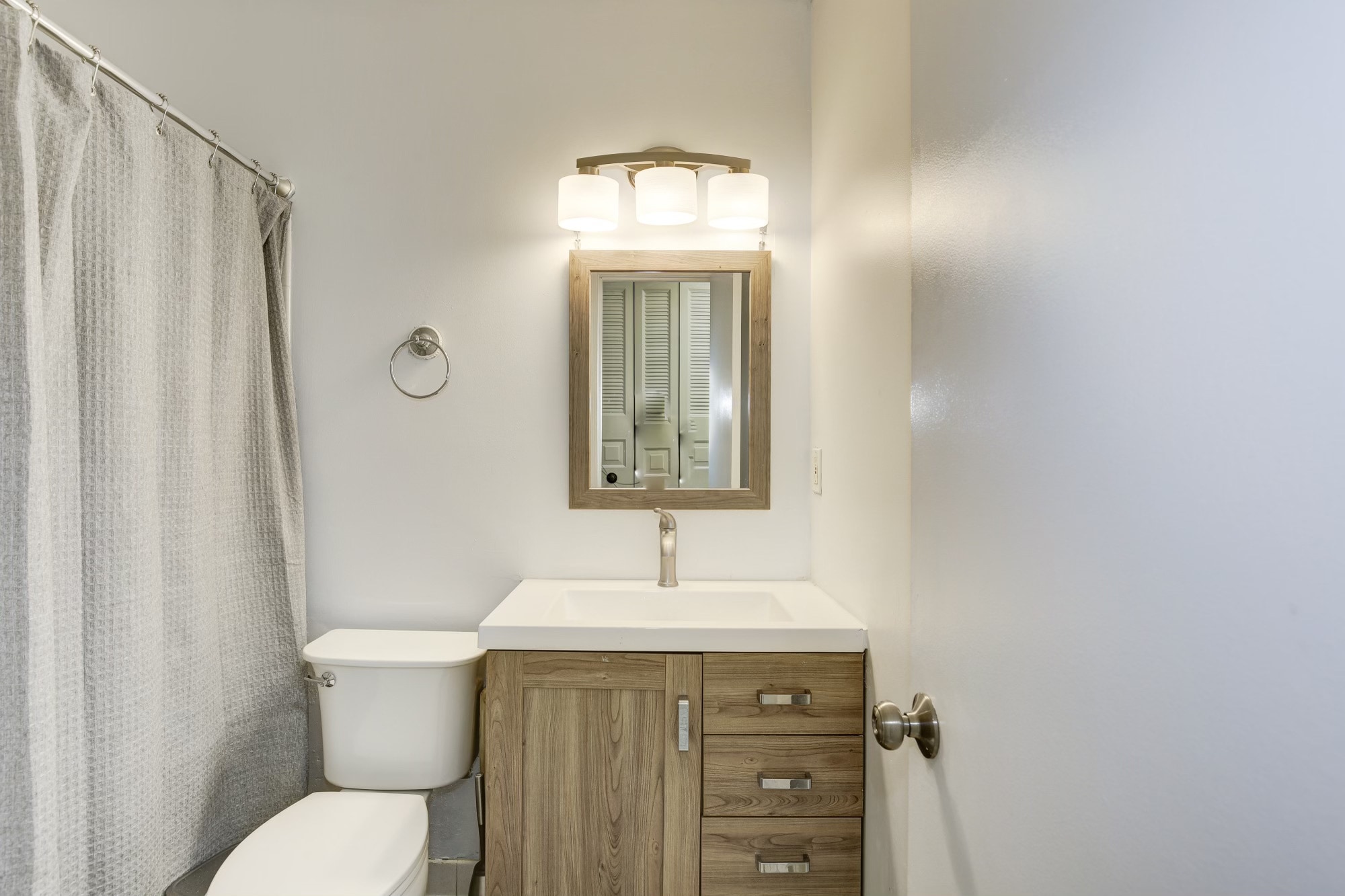 Bathroom near your bedroom - 8427 Snowden Oaks Plz