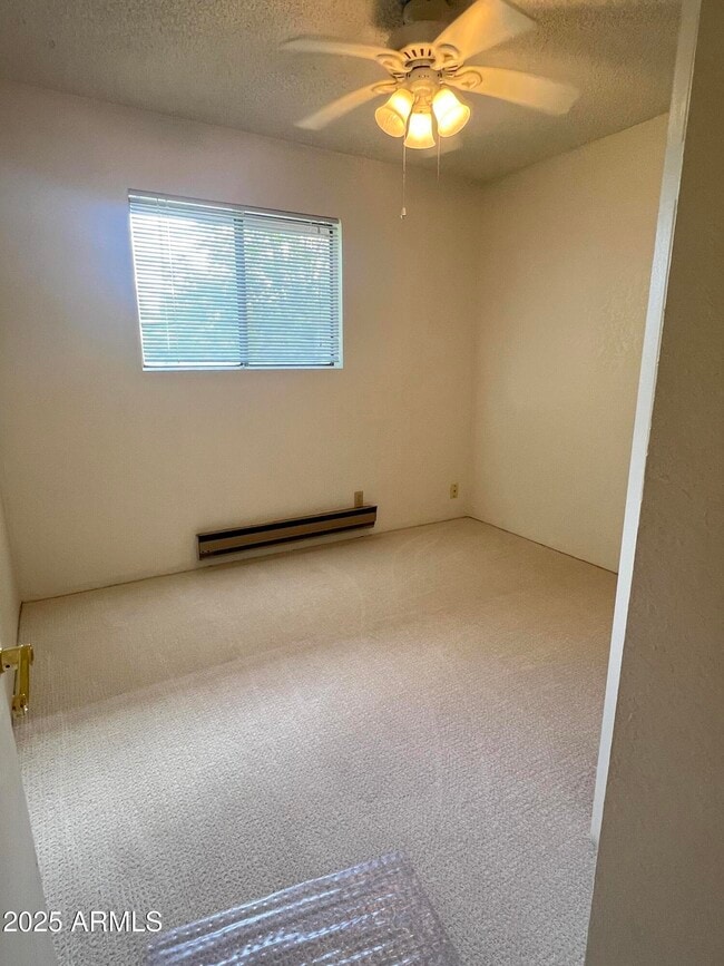 Building Photo - 3922 E Del Rio Dr