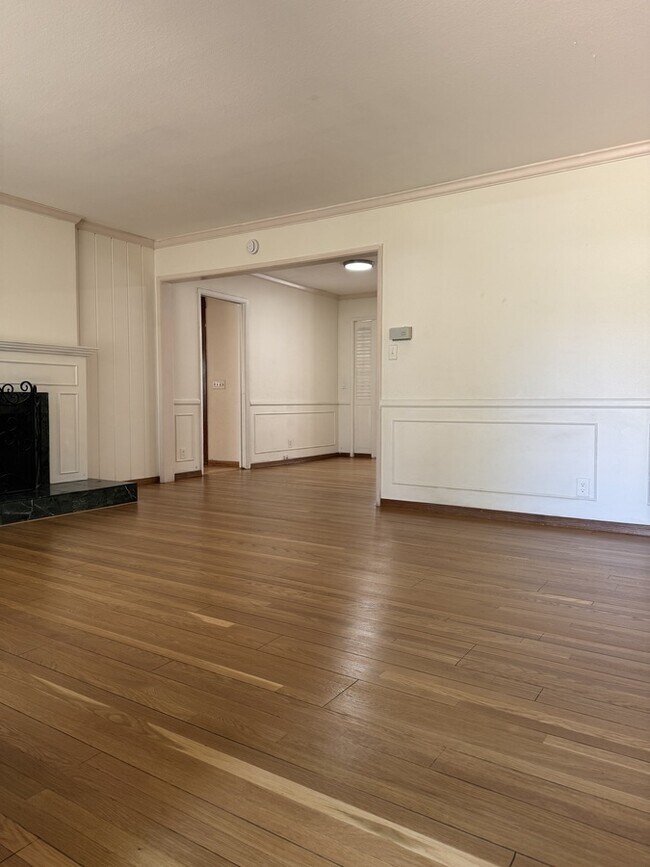 Building Photo - 148 W Magna Vista Ave