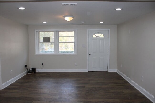 Building Photo - Newly Renovated Home in Beaufort