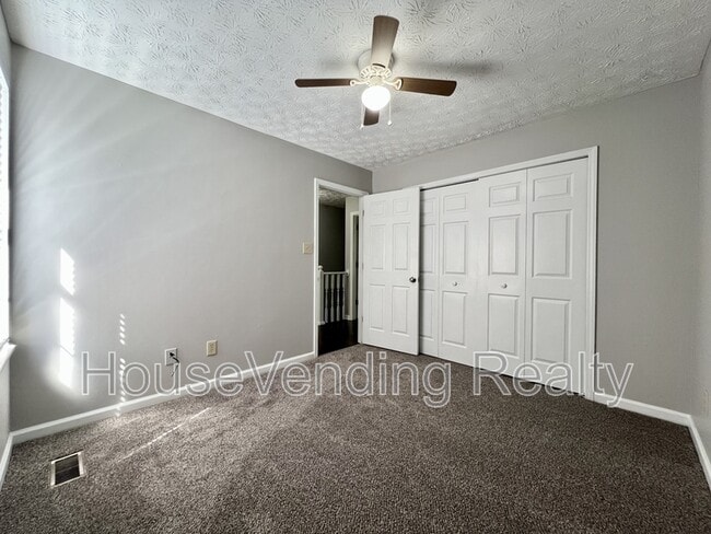 Building Photo - 9735 Hawkdale Ln