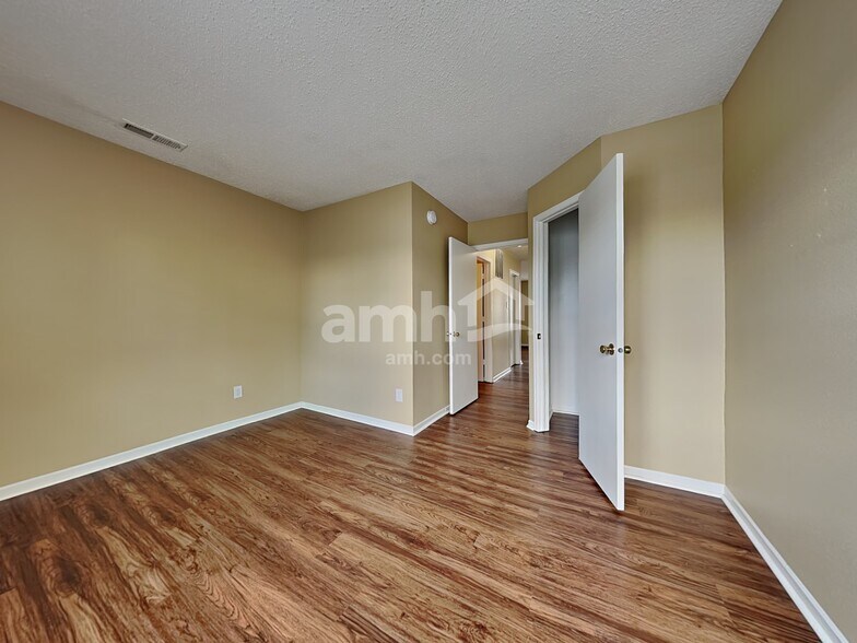 Building Photo - 9915 Sapphire Berry Ln