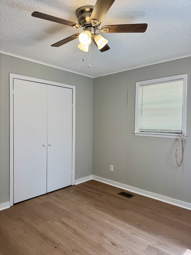 Building Photo - 2 Clervue Cir NE