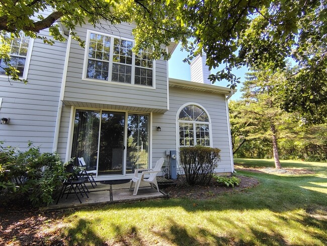 Building Photo - 667 Woodhaven Dr