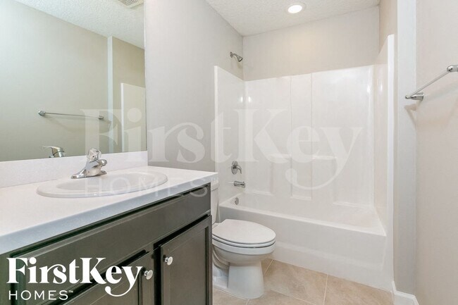 Building Photo - 1133 SW Eleuthera Ave