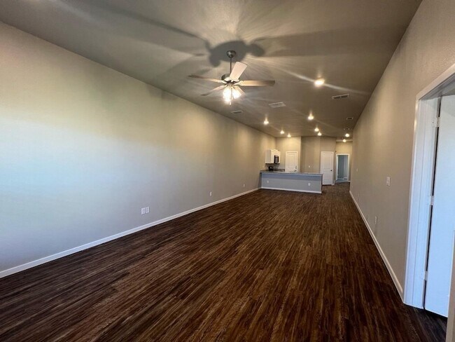 Building Photo - 2106 Kokomo Ave