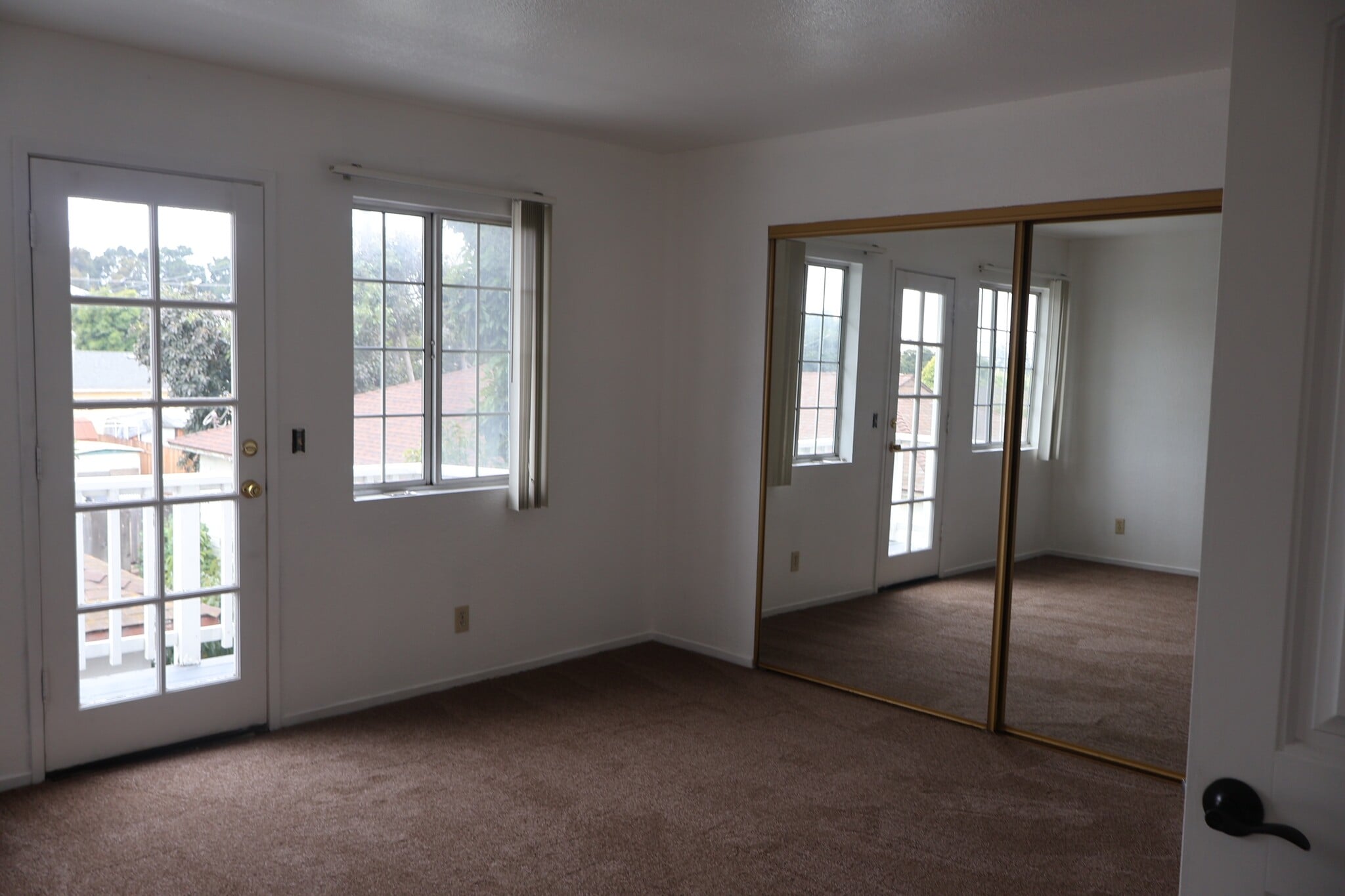 Building Photo - 571 S Evergreen Dr