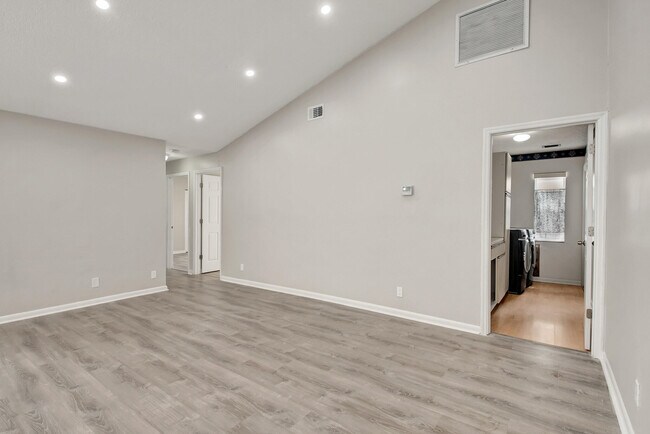 Building Photo - 9953 Majestic Way