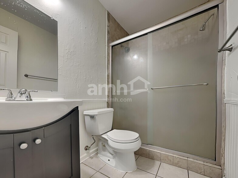 Building Photo - 245 Brookstone Cove