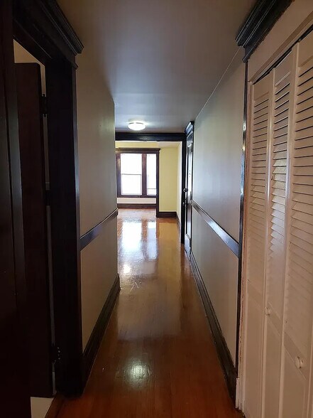 Building Photo - 5836 N Glenwood Ave