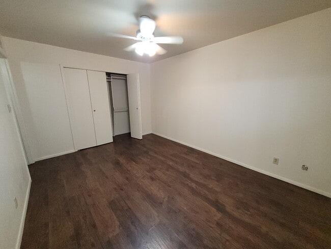 Building Photo - 3139 E Glenrosa Ave