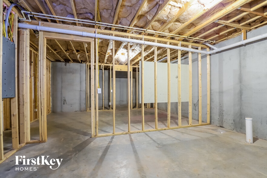 Building Photo - 17 Baker St