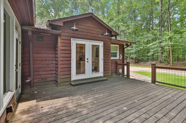 Building Photo - 410 Thornton Ln