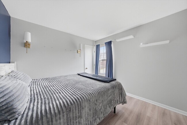 Building Photo - 2211 Carpenter Ave