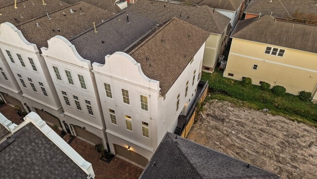 Building Photo - 1250 W 23rd St