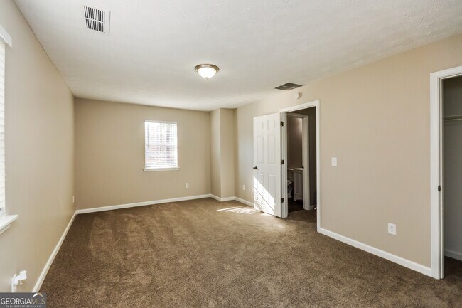 Building Photo - 90 Lakefront Dr