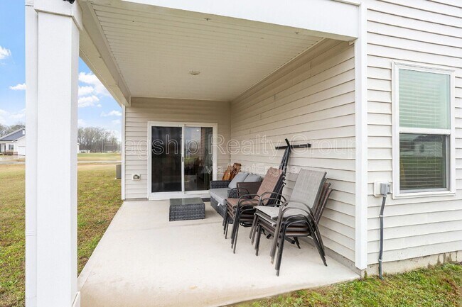 Building Photo - 303 Kenison Way