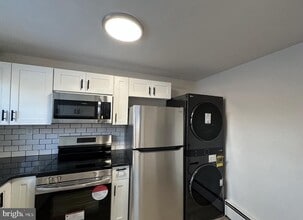 Building Photo - 2259 Hamilton Ave