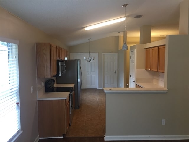 Building Photo - 840 Mackenzie Cir