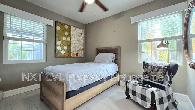 Building Photo - 509 W Olympia Ave