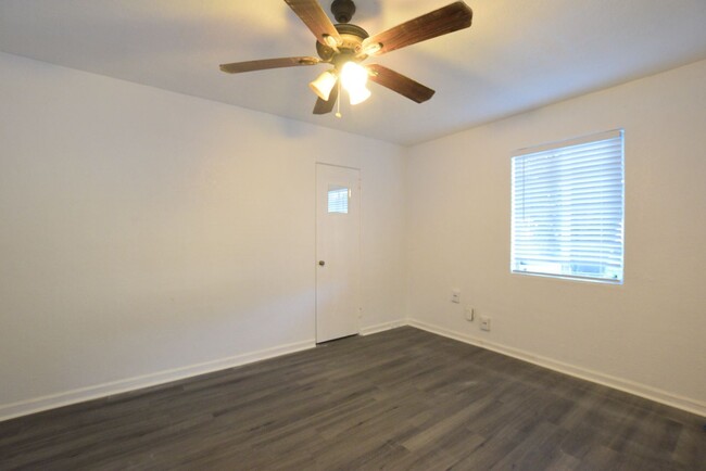 Building Photo - 1 br, 1 bath House - 2314 Formosa Ave