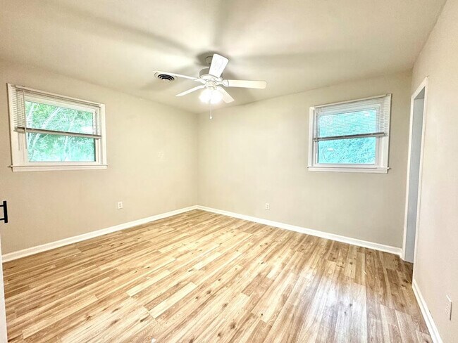 Building Photo - 868 Watts Dr