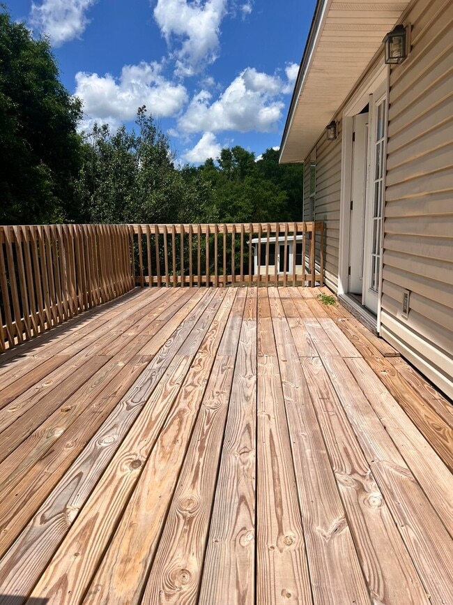 Building Photo - 301 Lakeview Dr