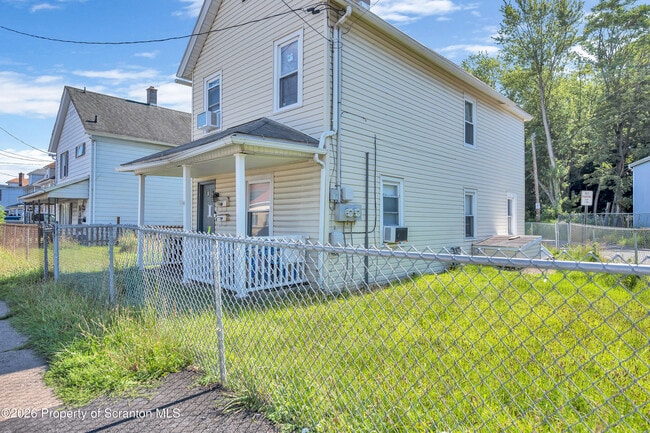 Building Photo - 987 Providence Rd
