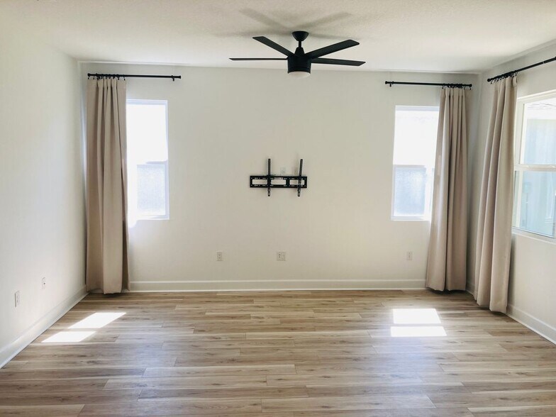 Building Photo - 10337 Church Hammock Rd