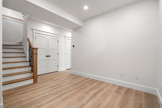 Building Photo - 309 Broadway