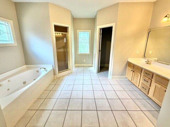 Building Photo - Beautiful 5BR 4.5 bath + bonus room family home in Collierville! Collierville schools