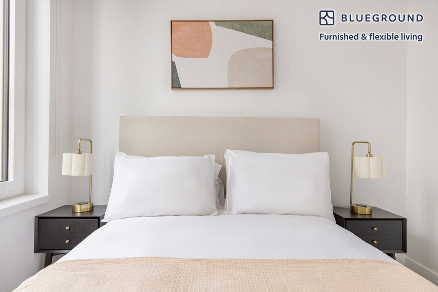 Building Photo - 200 E 23rd St