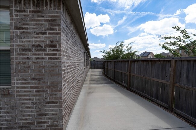 Building Photo - 24238 Golden Fallow Dr