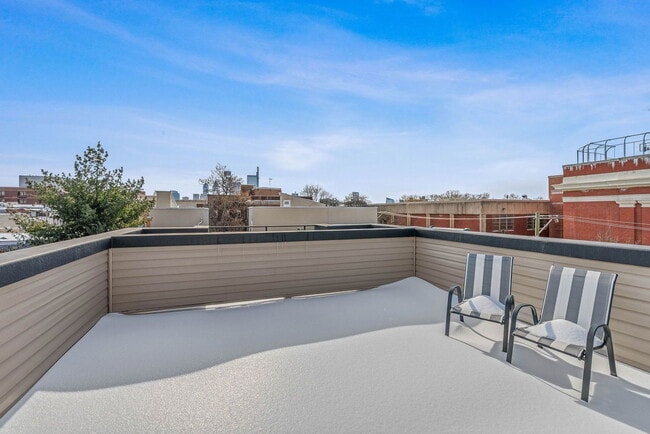 Building Photo - 1645 W Cabot St